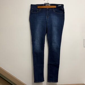 Levi’s 711 Skinny Jeans